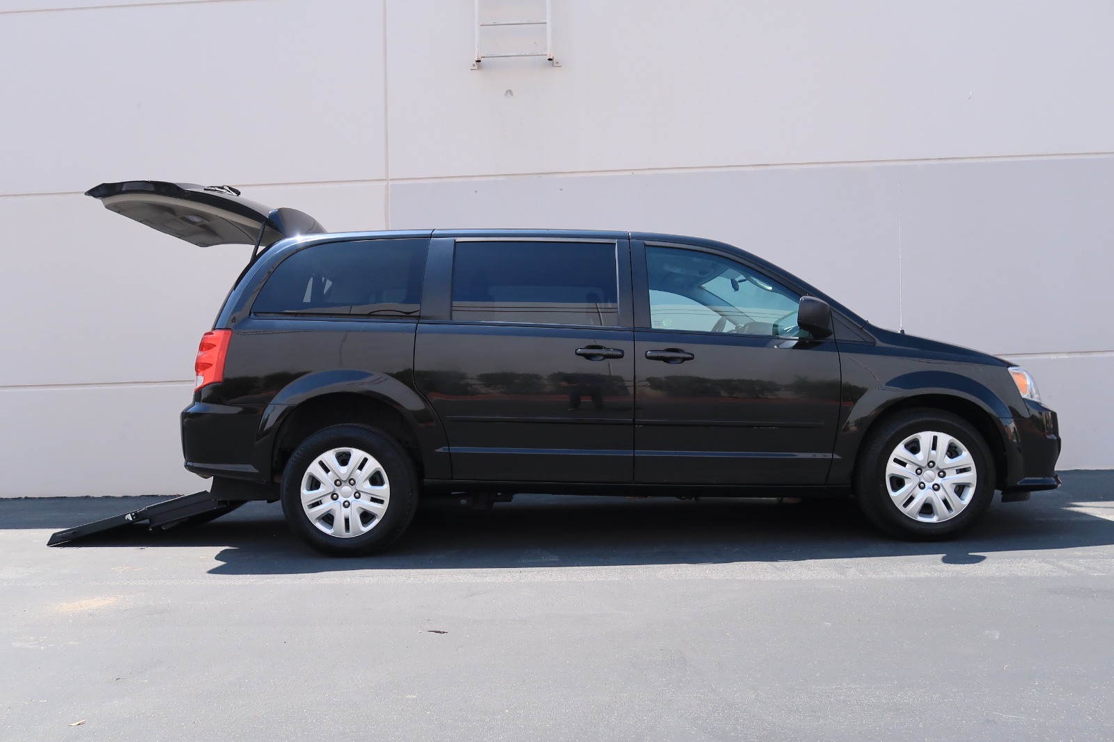 
								2020 Dodge Grand Caravan SE full									