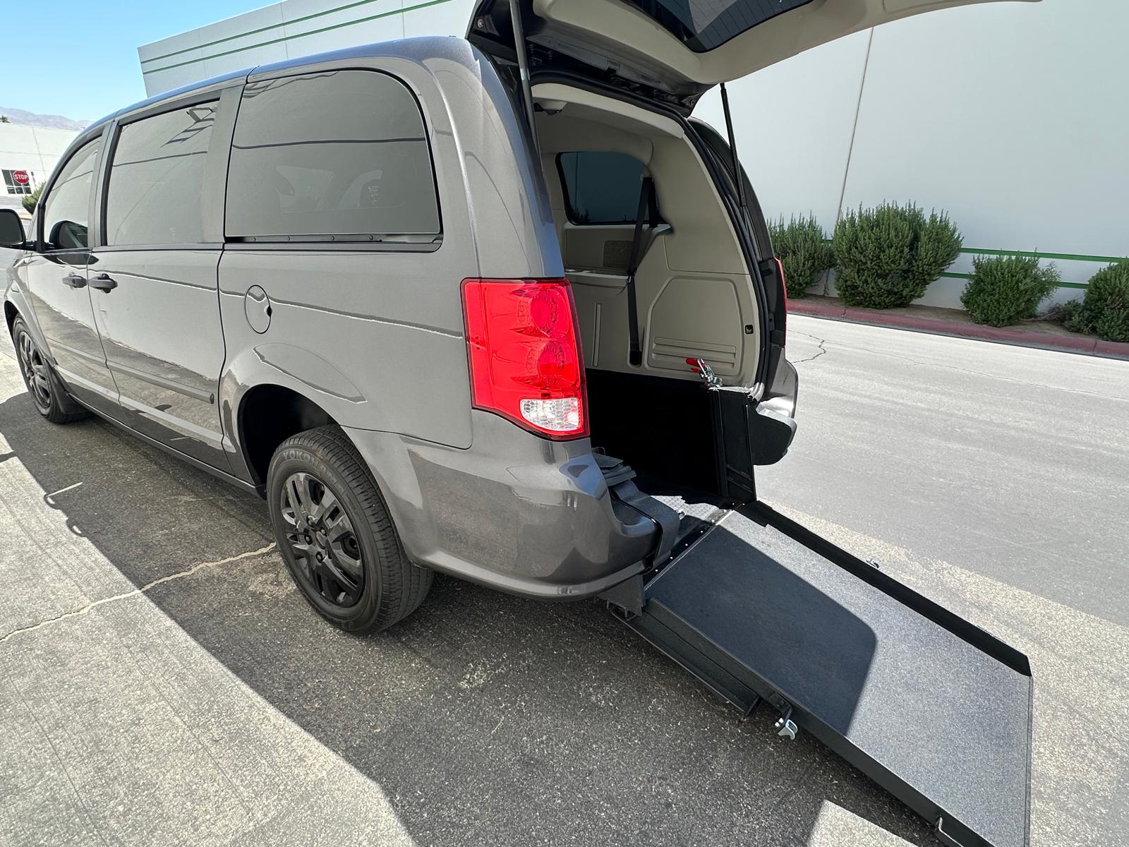 
								2016 Dodge Grand Caravan SE full									