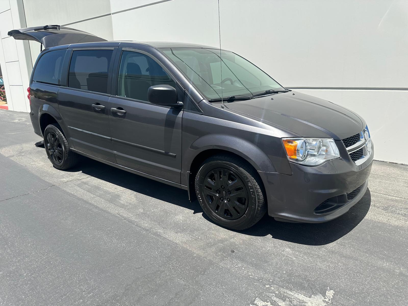 
								2016 Dodge Grand Caravan SE full									