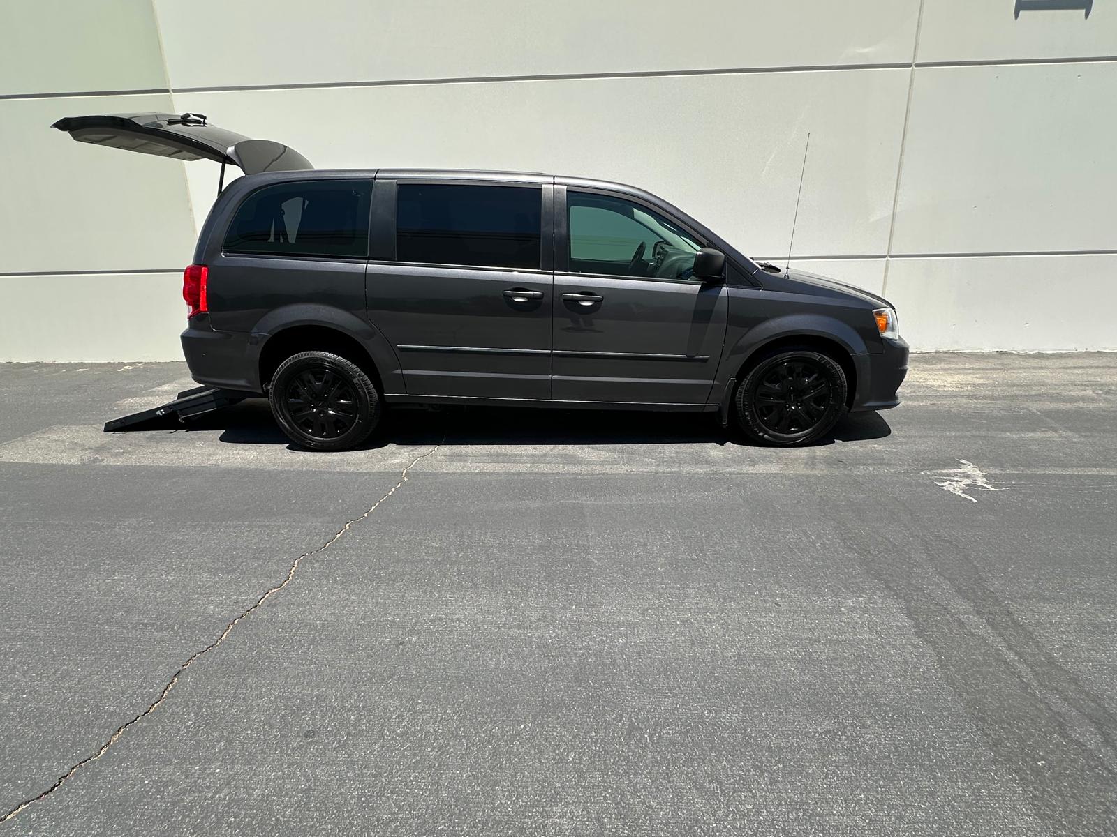 
								2016 Dodge Grand Caravan SE full									