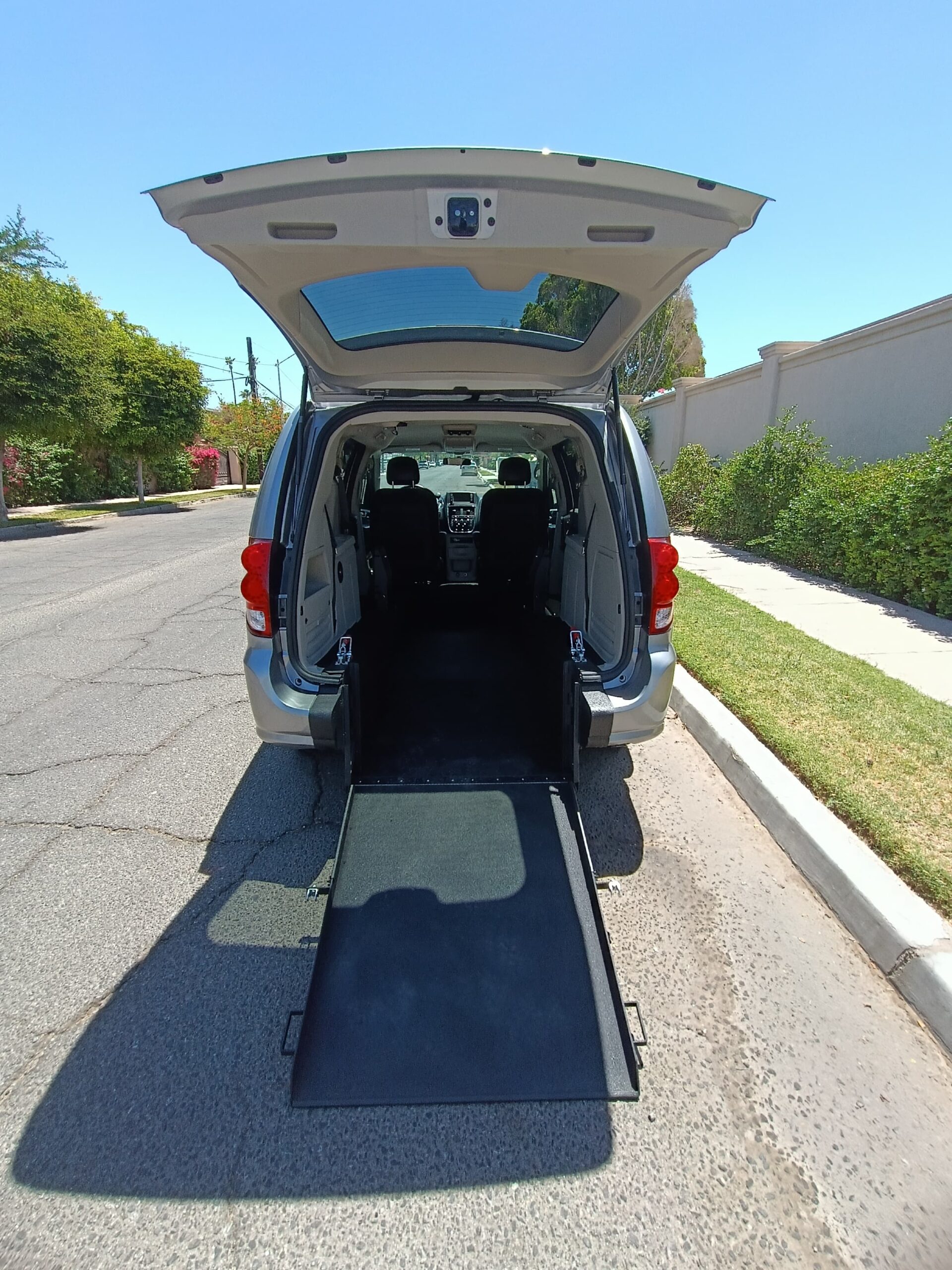 
								2017 Dodge Grand Caravan SE full									