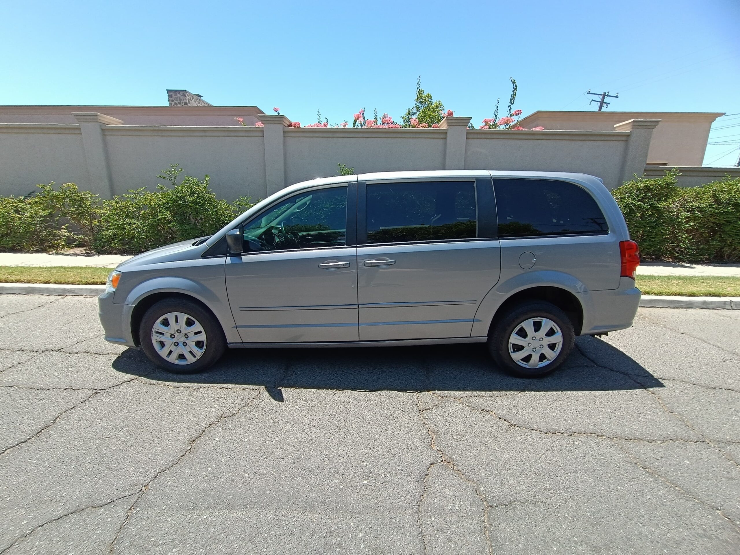 
								2017 Dodge Grand Caravan SE full									